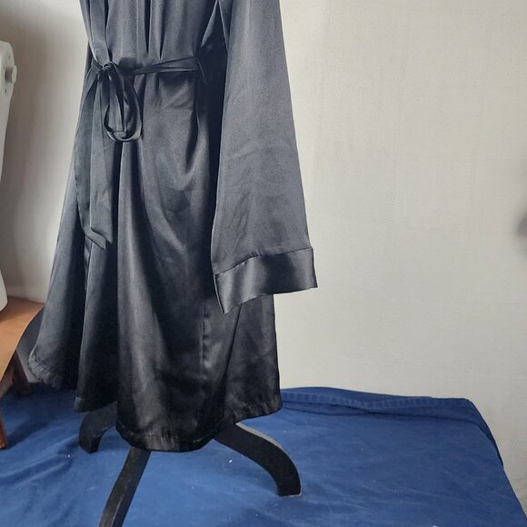 Apt. 9 Intimates Black Satin Feel Poly Long Sleeve Contrast Cuff Robe Size M - Picture 8 of 16